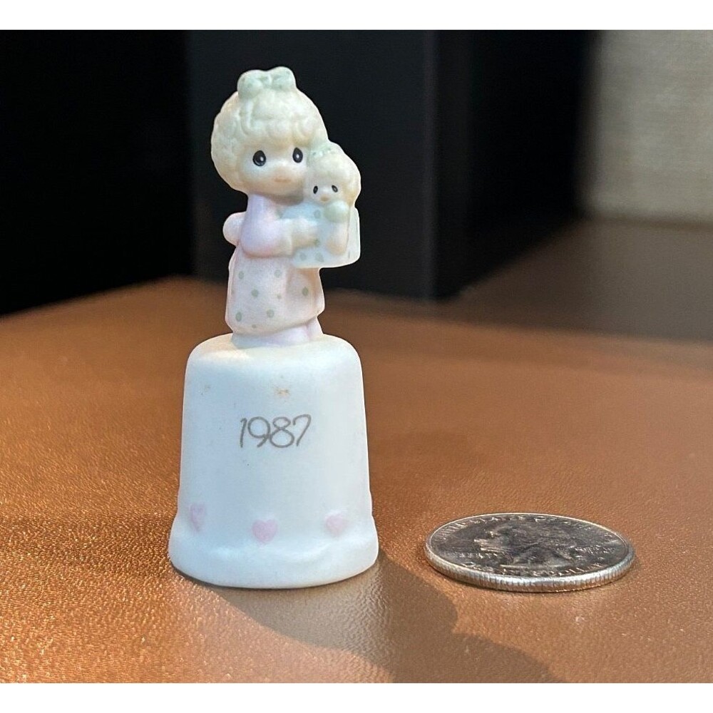 Vintage Precious Moments Thimble “Love Is The Best Gift Of All” 1987 (1A)